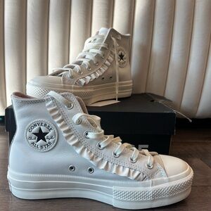 Converse White Lace Up Boots High-Top Design